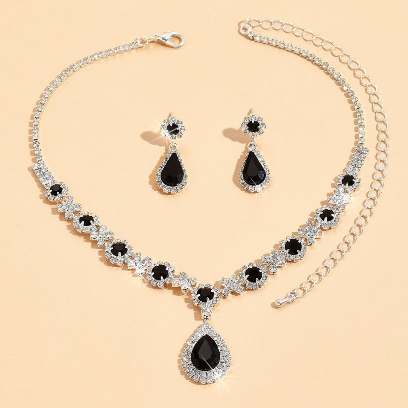 Ethereal Touch Elegant Jewelry Set, Dazzling Crystal Earrings and Necklace for Timeless Sophistication and Grace