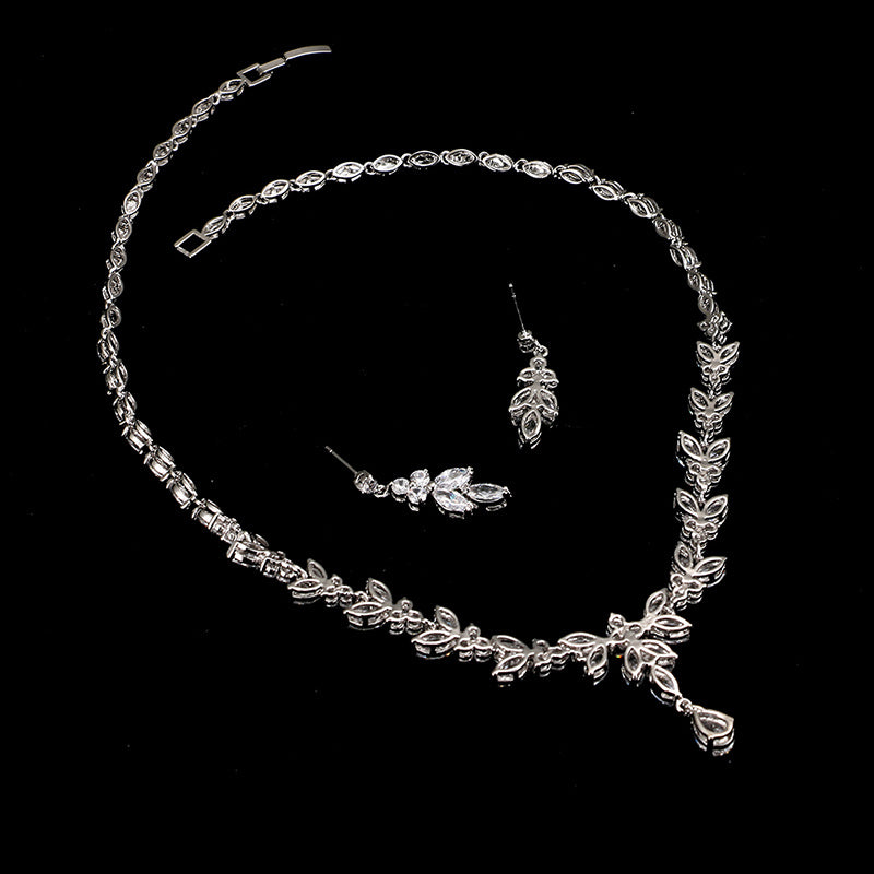 Stunning Jewelry Collection with Elegant Designs and Sparkling Details, Perfect for Adding Luxury and Glamour to Any Look