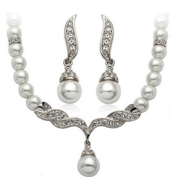 Enchanting Jewelry Collection Featuring Elegant Drops of Sparkle and Timeless Sophistication