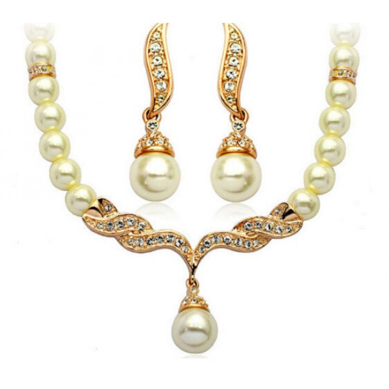 Enchanting Jewelry Collection Featuring Elegant Drops of Sparkle and Timeless Sophistication