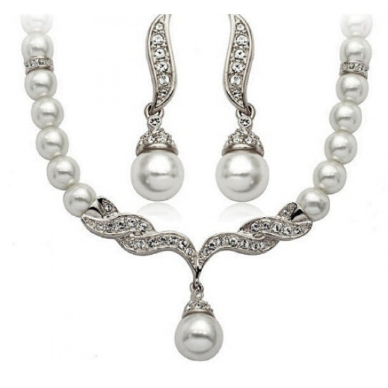 Enchanting Jewelry Collection Featuring Elegant Drops of Sparkle and Timeless Sophistication