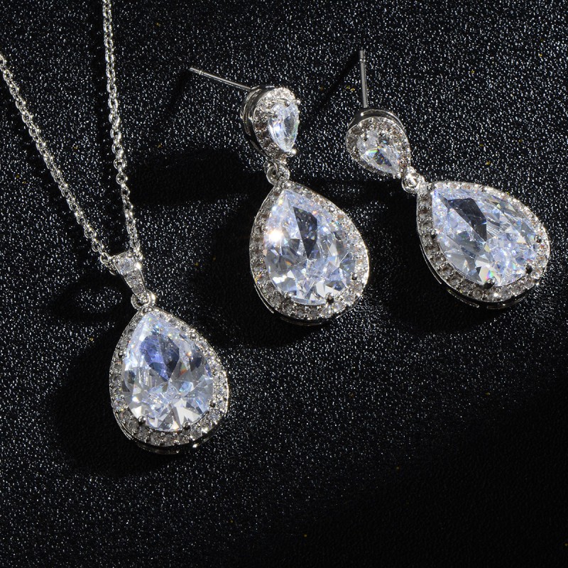 Elegant Bright Zircon Necklace Dazzling Sparkle with High-Quality Zircon Stones Perfect for Special Occasions and Everyday Glamour