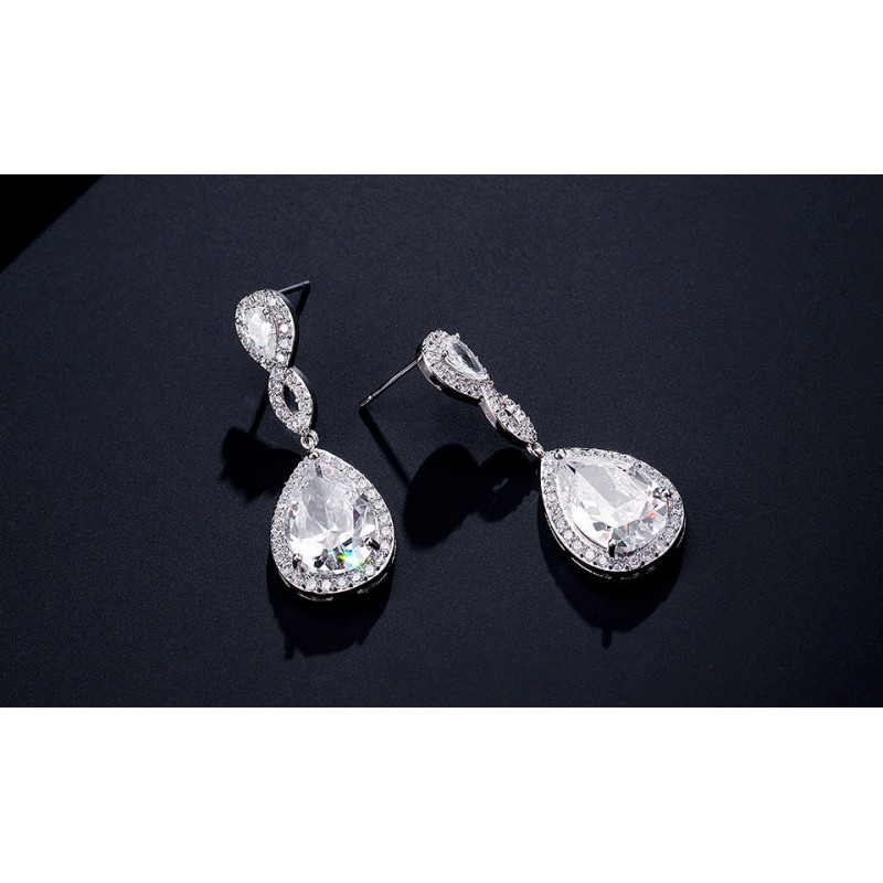 Elegant Drop-shaped Earrings – A Timeless Statement of Grace and Sophistication