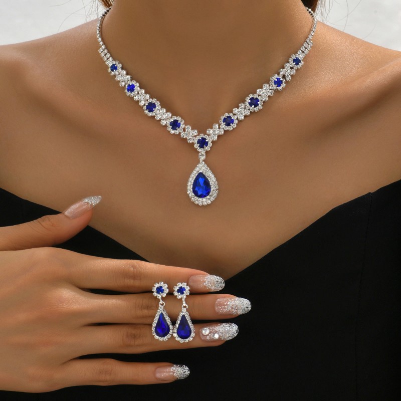 Ethereal Touch Elegant Jewelry Set, Dazzling Crystal Earrings and Necklace for Timeless Sophistication and Grace