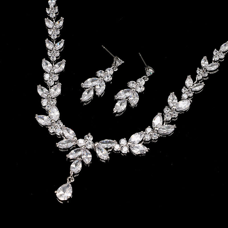 Stunning Jewelry Collection with Elegant Designs and Sparkling Details, Perfect for Adding Luxury and Glamour to Any Look