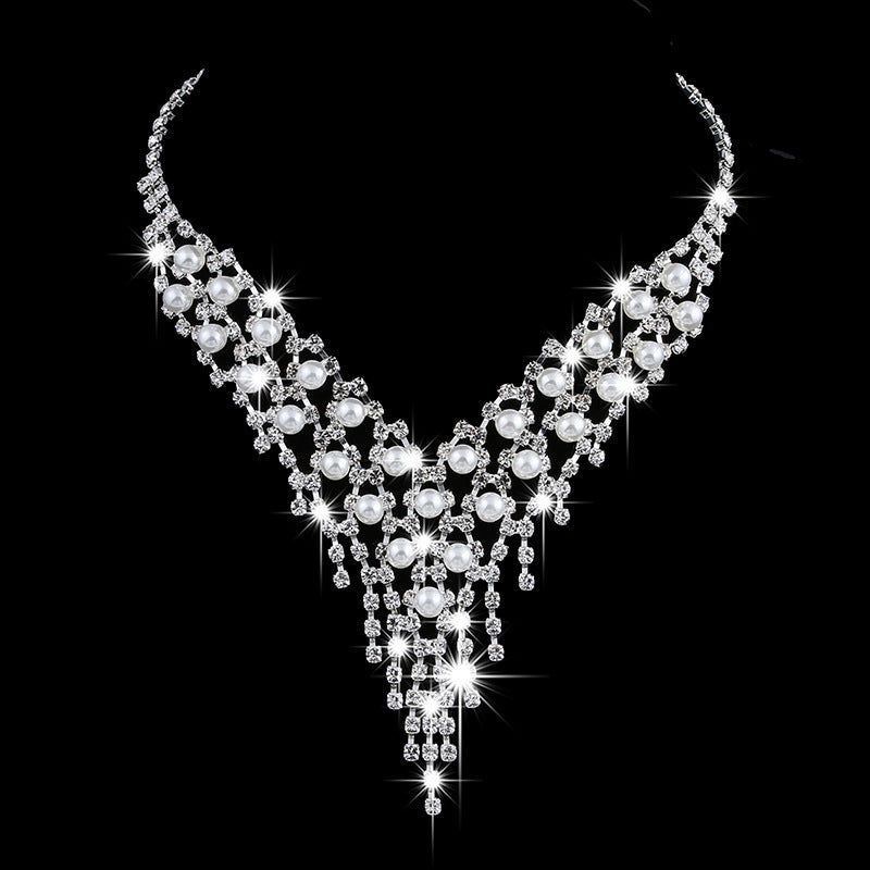 A Gorgeous Fusion of Lustrous Pearls and Sparkling Rhinestones for Timeless Elegance and Glamour on Every Special Occasion