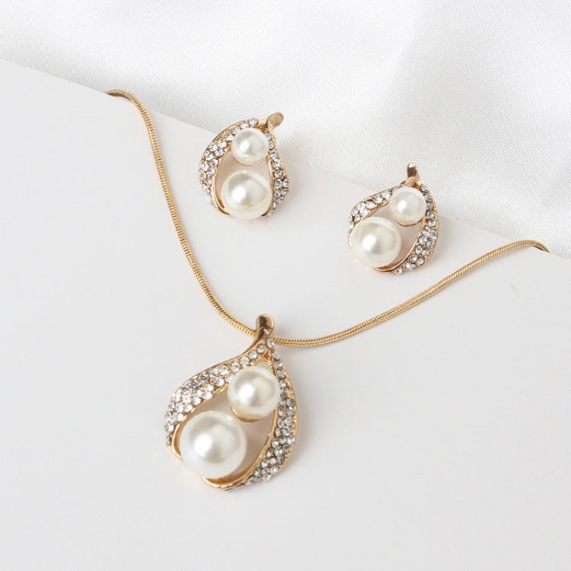 Elegant Collection of Lustrous Pearls with Matching Earrings for Timeless Sophistication and Classic Beauty on Any Special Occasion