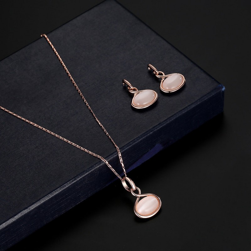 Classic Edge Necklace and Earrings Set – Timeless Fashion Jewelry for Elegant Occasions