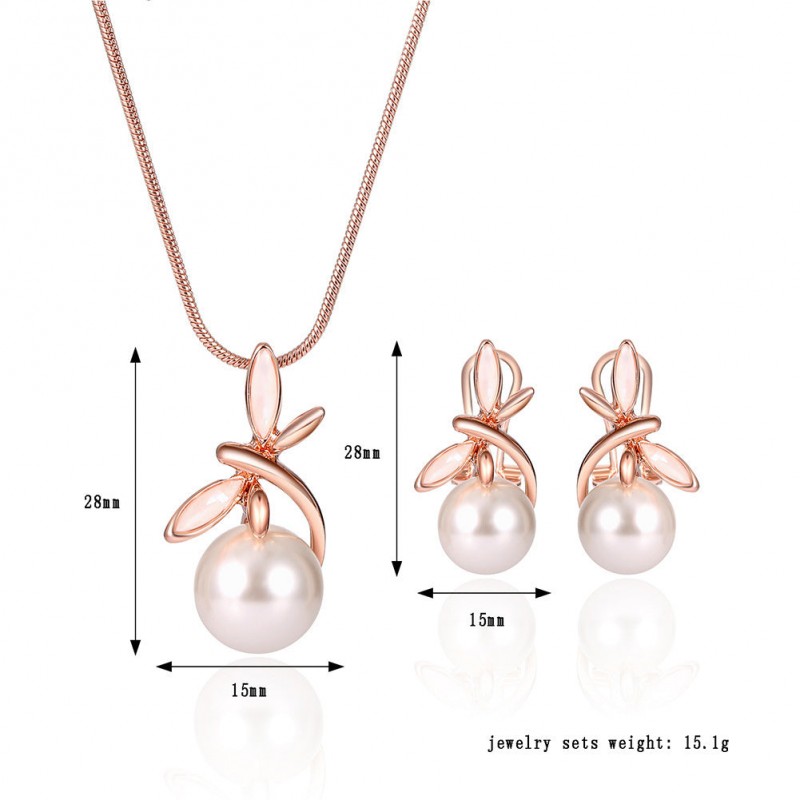 Fashionable Pearl, Trendy and Versatile Pearl Accessory for a Refined, Fashion-Forward Statement