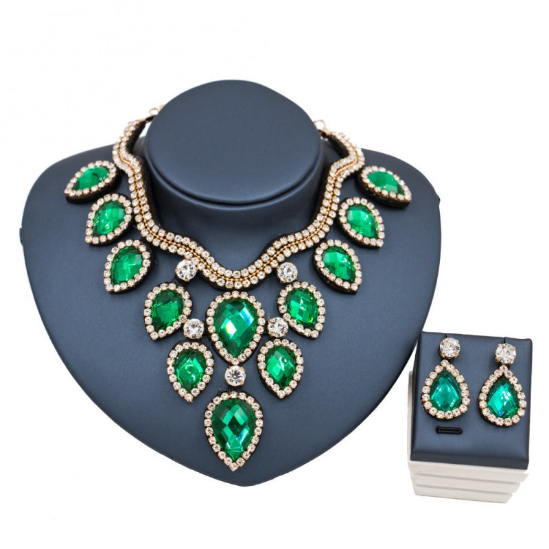 Colorful Exaggerated Statement Necklace – Bold, Vibrant Jewelry for a Fashion-Forward Look