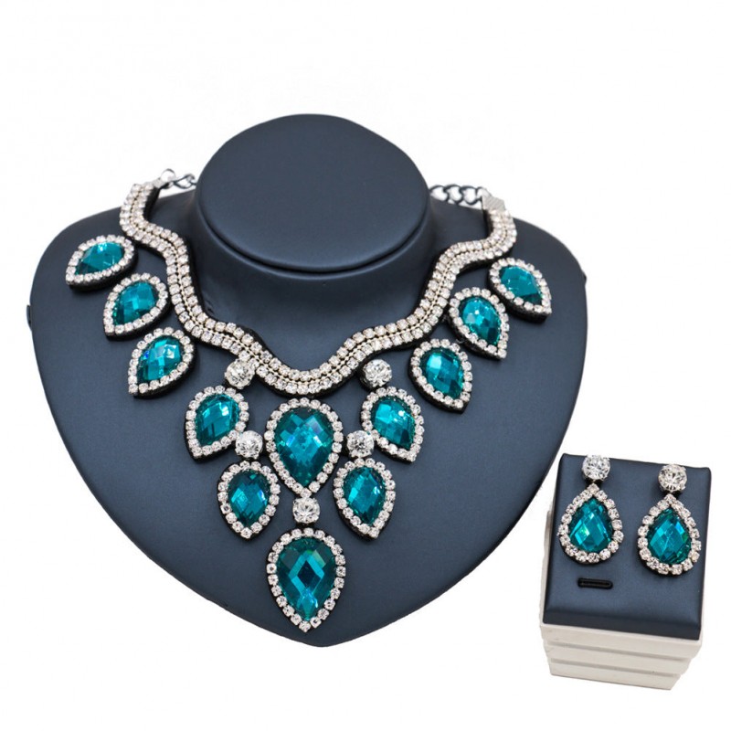 Colorful Exaggerated Statement Necklace – Bold, Vibrant Jewelry for a Fashion-Forward Look