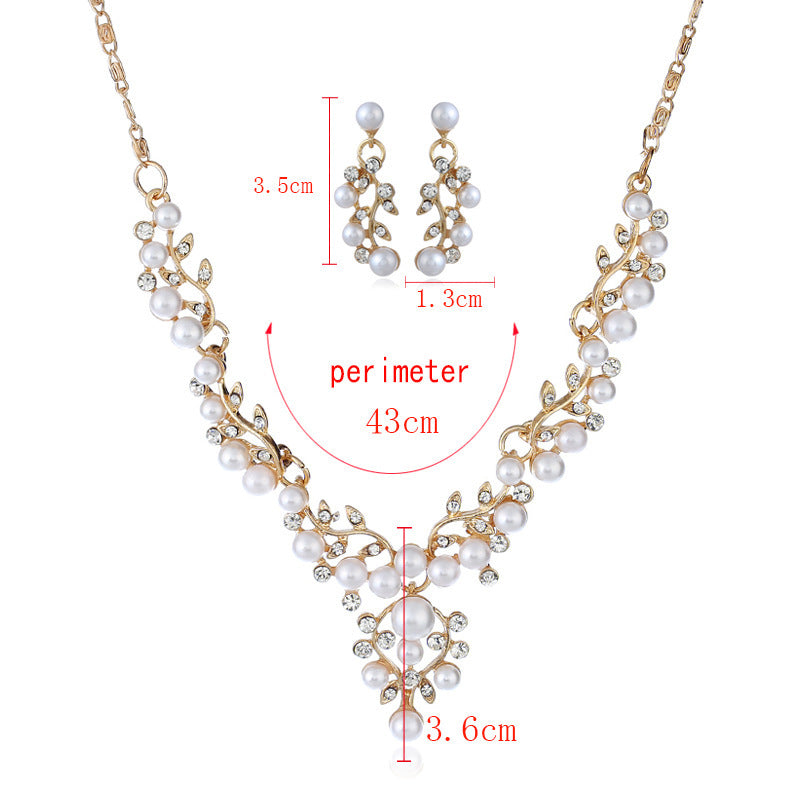 Fashion Chain Set, Perfectly Coordinated Earrings and Necklace with Stylish Chain Elements for a Luxurious and Modern Fashion Statement