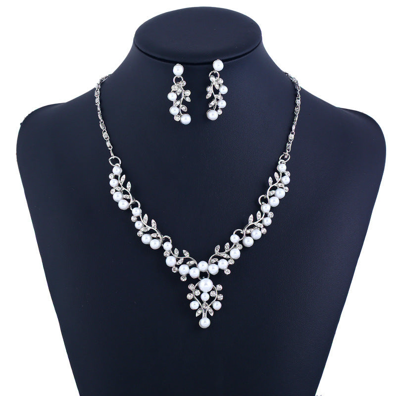 Fashion Chain Set, Perfectly Coordinated Earrings and Necklace with Stylish Chain Elements for a Luxurious and Modern Fashion Statement