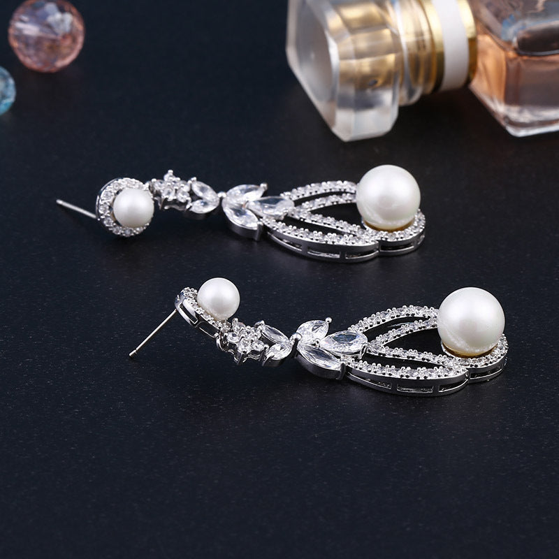 Elegant Pierced Pearl Earrings Korean-Inspired Design with Copper Silver Needle Zircon for a Chic and Timeless Look