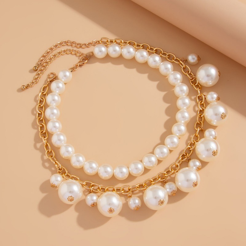 Elegant Jewelry Featuring Delicate Stringed Pearls for a Timeless, Sophisticated Look That Adds Grace and Luxury to Any Outfit