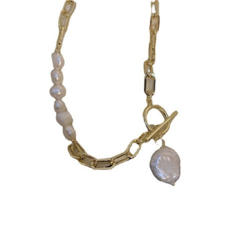 Elegant Asymmetric Pearl Necklace Unique and Modern Design with Classic Pearls Perfect for Adding a Stylish Touch to Any Outfit