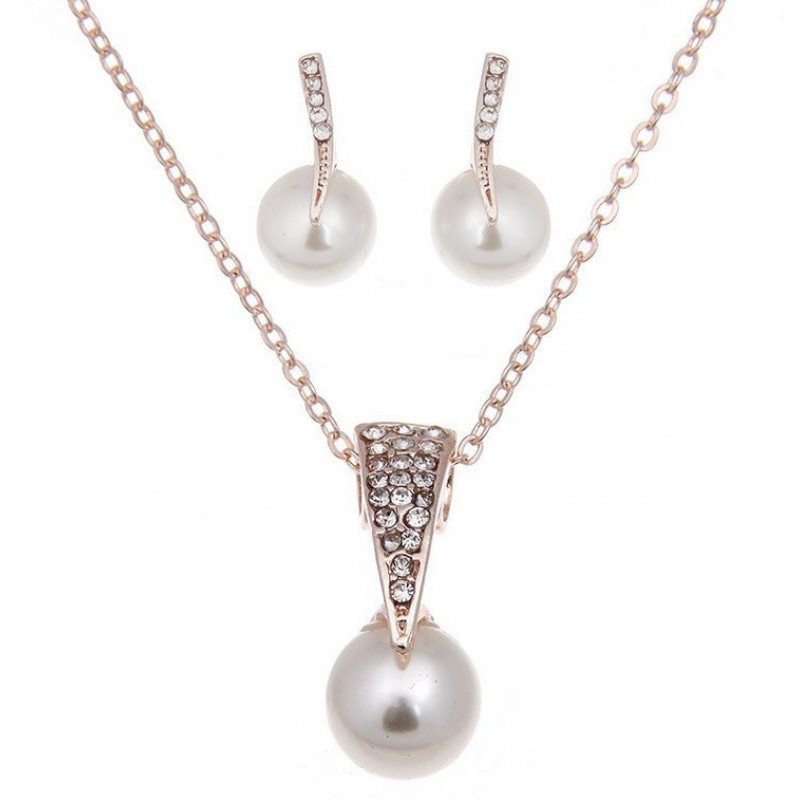 Stunning Jewelry Collection Combining Elegant Pearls and Sparkling Rhinestones for a Luxurious, Timeless Look Perfect for Any Special Occasion