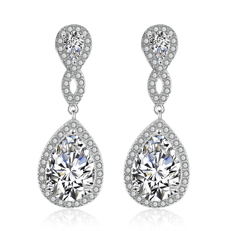 Elegant Drop-shaped Earrings – A Timeless Statement of Grace and Sophistication