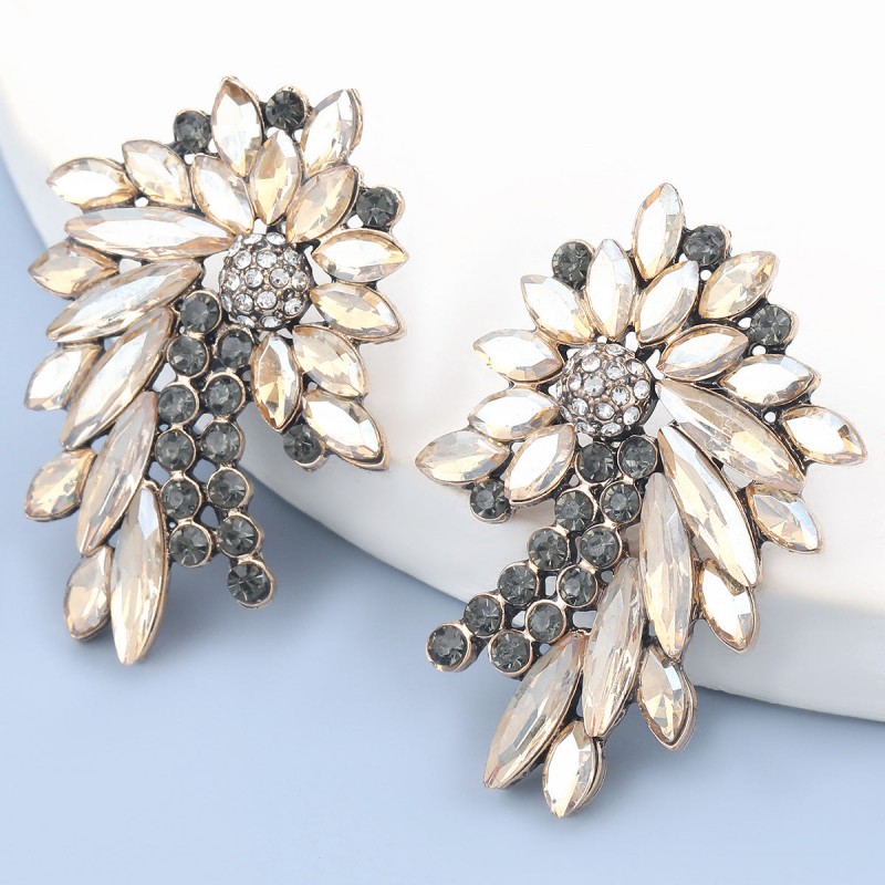 Elegant Rhinestone Flower Earrings Gold-Plated Design with Diamond Processing and Alloy Inlaid Artificial Gems