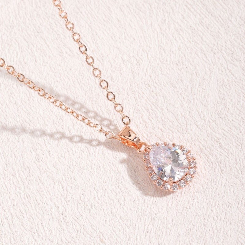 Fashion Water Drops Pendant Necklace, Radiant Teardrop Pendant with Brilliant Crystals, Perfect for Adding a Touch of Luxury and Charm